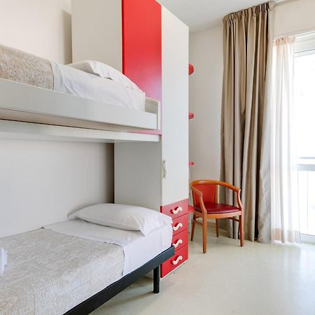 Hotel La Perla Rimini Exteriör bild