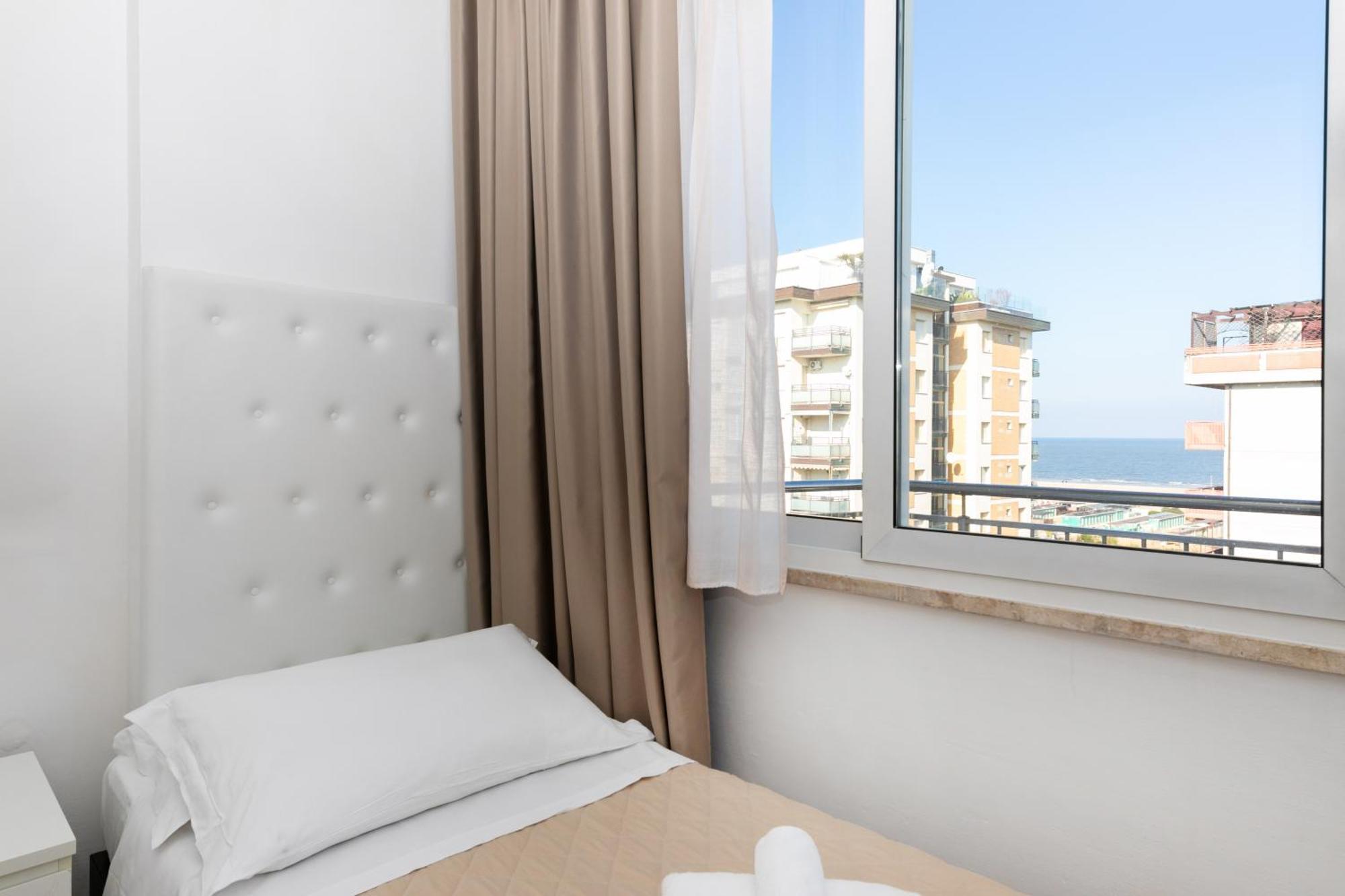 Hotel La Perla Rimini Exteriör bild