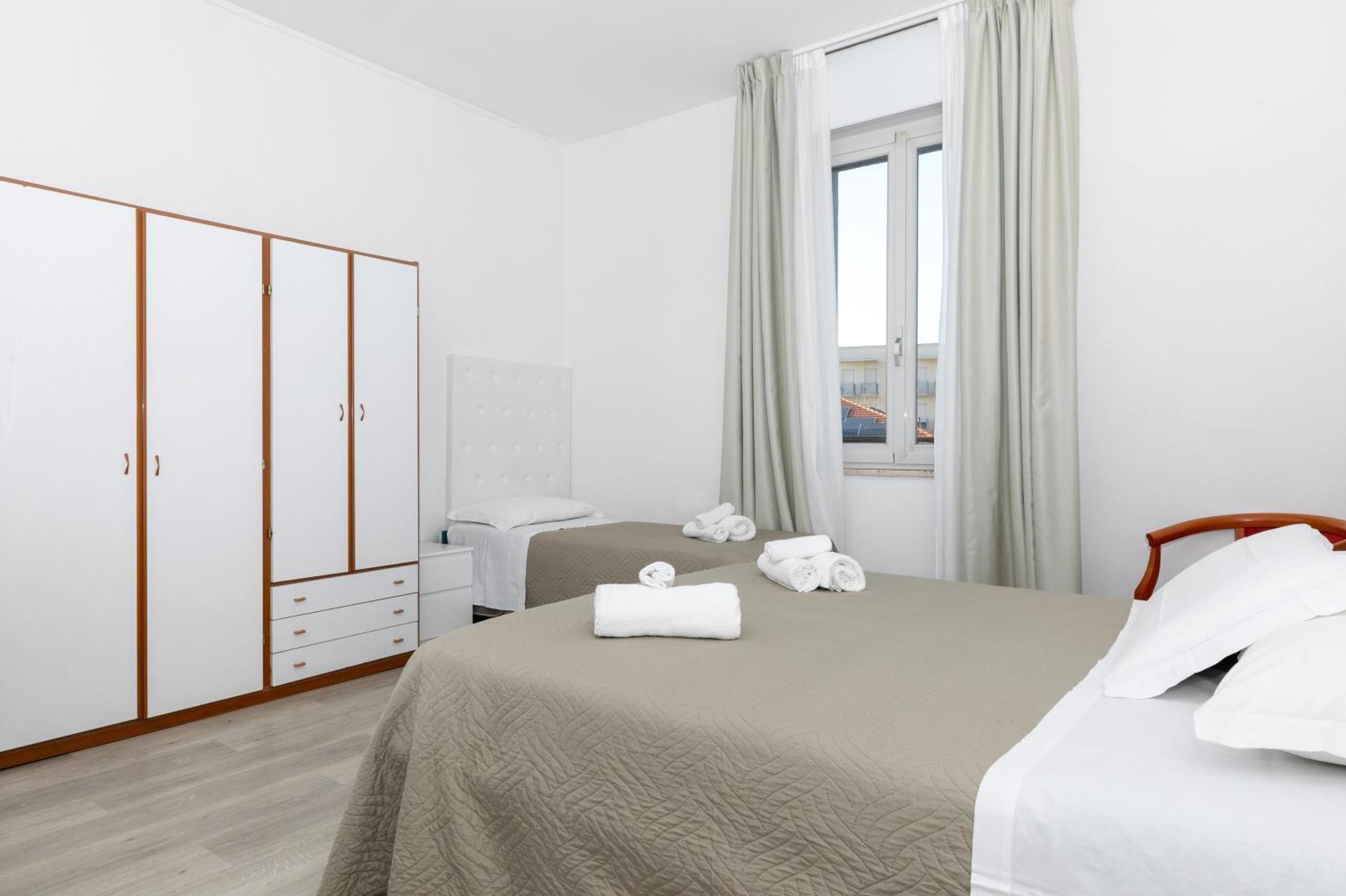 Hotel La Perla Rimini Exteriör bild