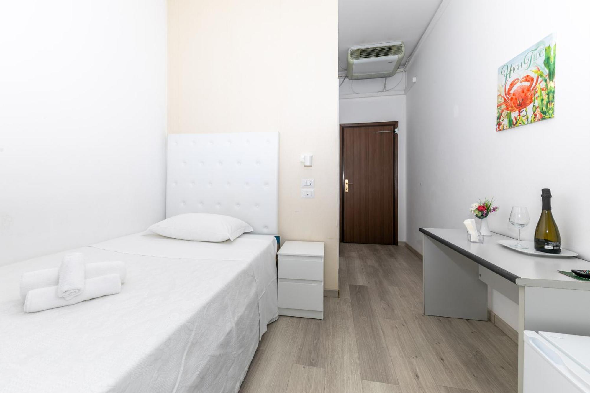 Hotel La Perla Rimini Exteriör bild