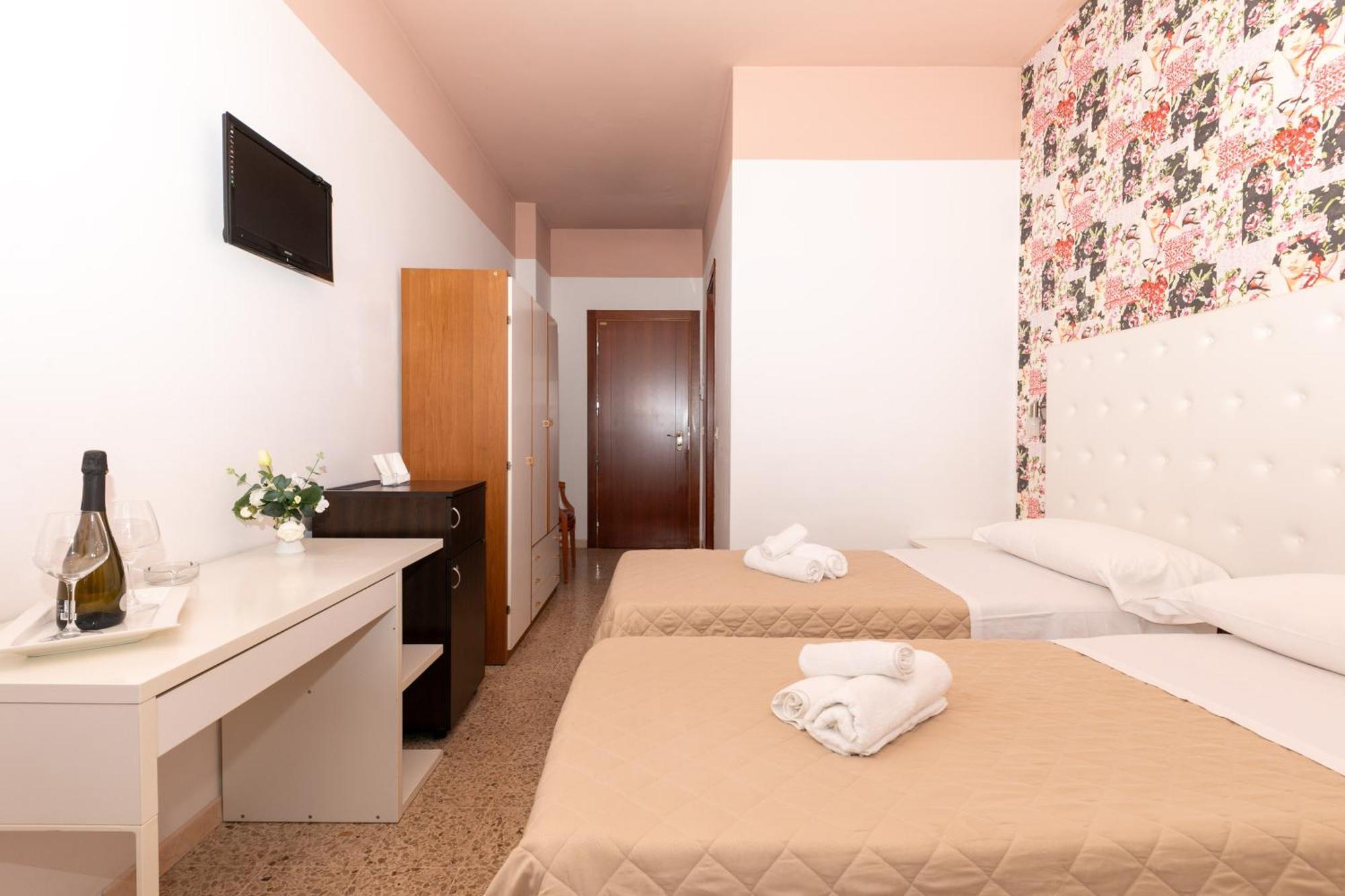 Hotel La Perla Rimini Exteriör bild