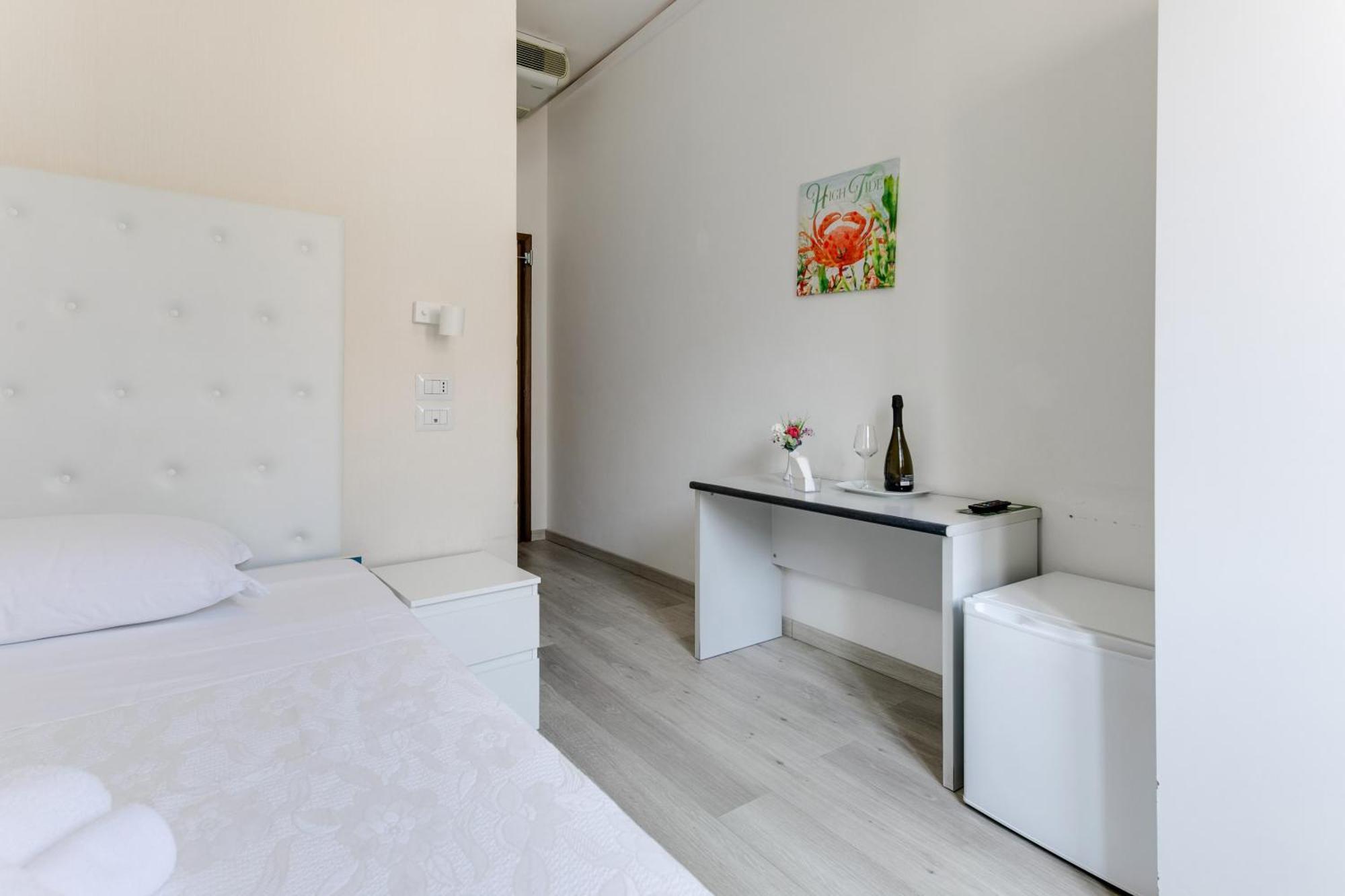 Hotel La Perla Rimini Exteriör bild