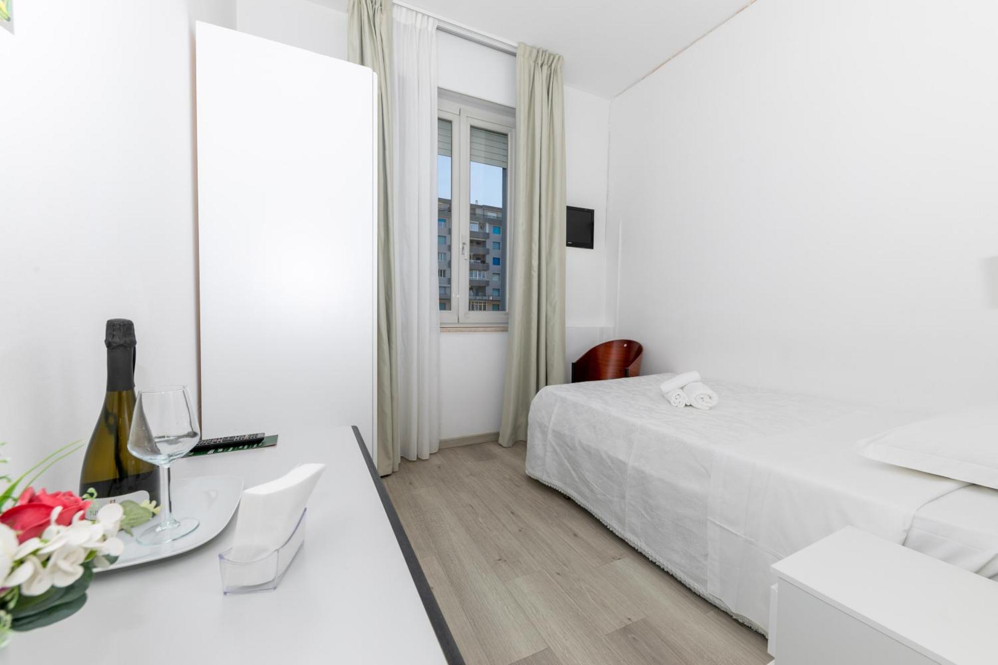 Hotel La Perla Rimini Exteriör bild